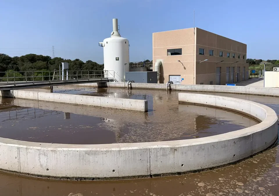 Imagen de la planta depuradora y los colectores de saneamiento en Zarzalejo, Madrid, obra civil realizada por Blázquez Martín.