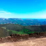 Imagen de los trabajos de conservación y mantenimiento de infraestructuras eólicas en Extremadura.